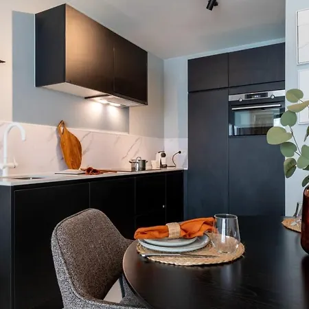 At Sea - Modern 1 Bedroom *