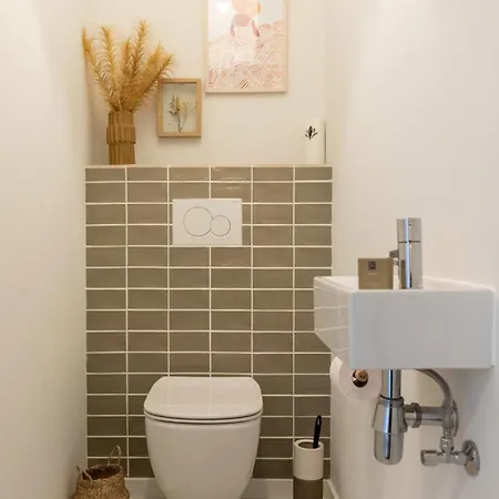 At Sea - Modern 1 Bedroom *
